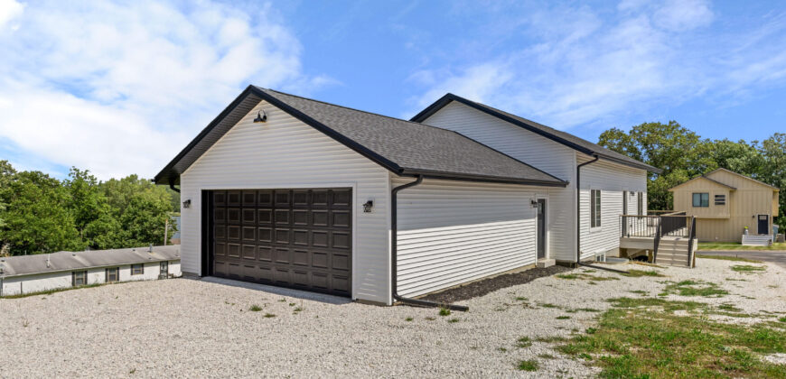 8479 Lakeshore Drive, Dexter, Iowa 50070