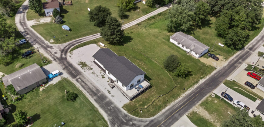 8479 Lakeshore Drive, Dexter, Iowa 50070