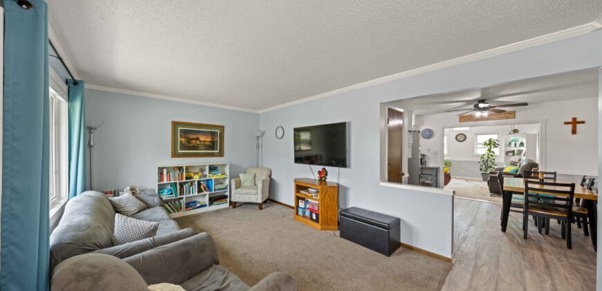 712 NE 4th St, Grimes, IA 50111