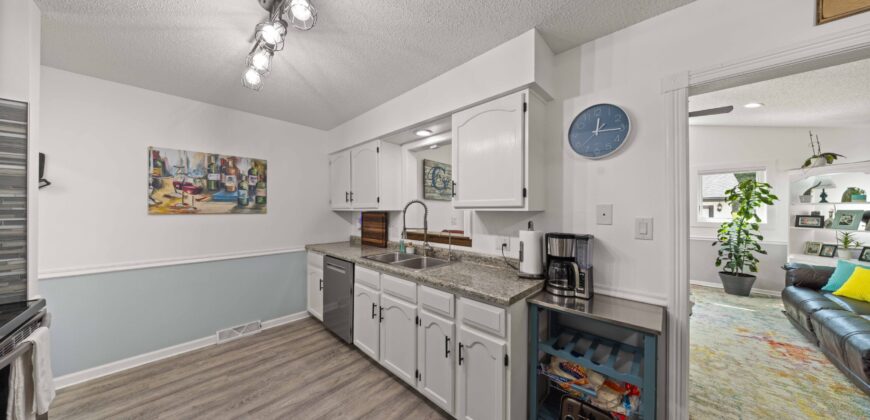 712 NE 4th St, Grimes, IA 50111