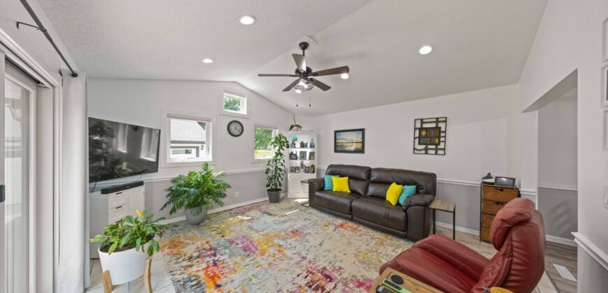 712 NE 4th St, Grimes, IA 50111