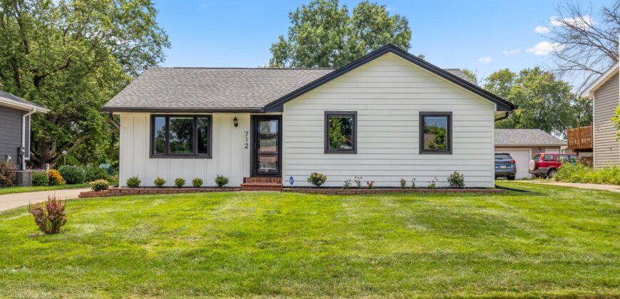 712 NE 4th St, Grimes, IA 50111