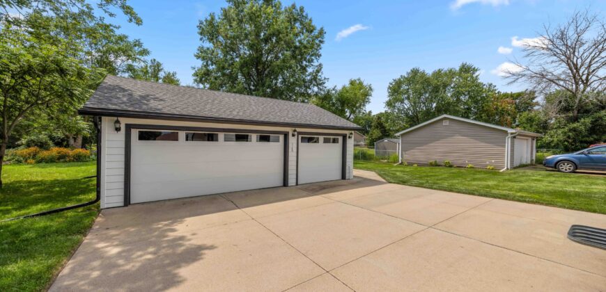 712 NE 4th St, Grimes, IA 50111