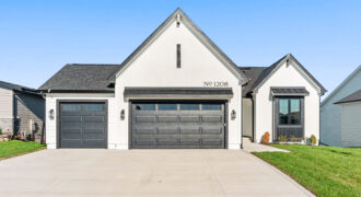 1208 Orchard Hills Drive, Norwalk, Iowa 50211